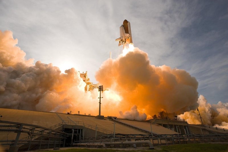 Space shuttle lift-off